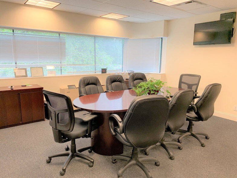 More Photos Of 67 Holly Hill Ln, Greenwich Office For Sale