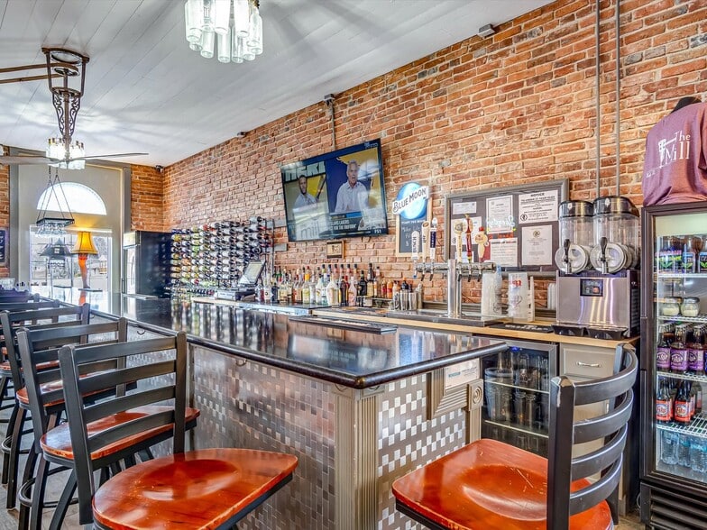 More Photos Of 214 Main St, Ruma Restaurant For Sale