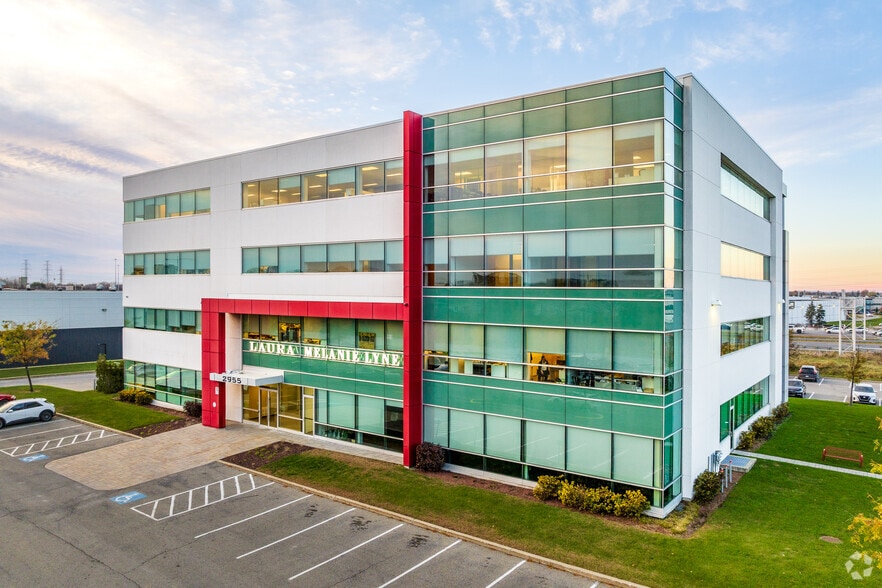 More Photos Of 2955 Rue Jules-Brillant, Laval Office For Sale