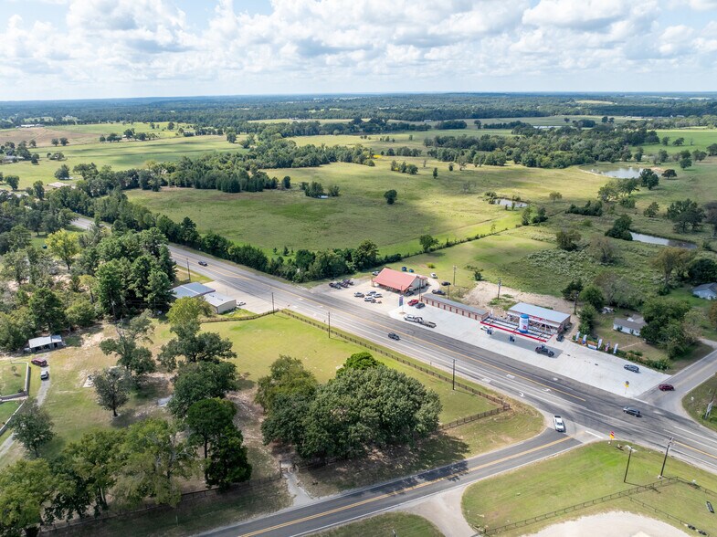 More Photos Of 17589 TX-19 Hwy, Montalba General Retail For Sale