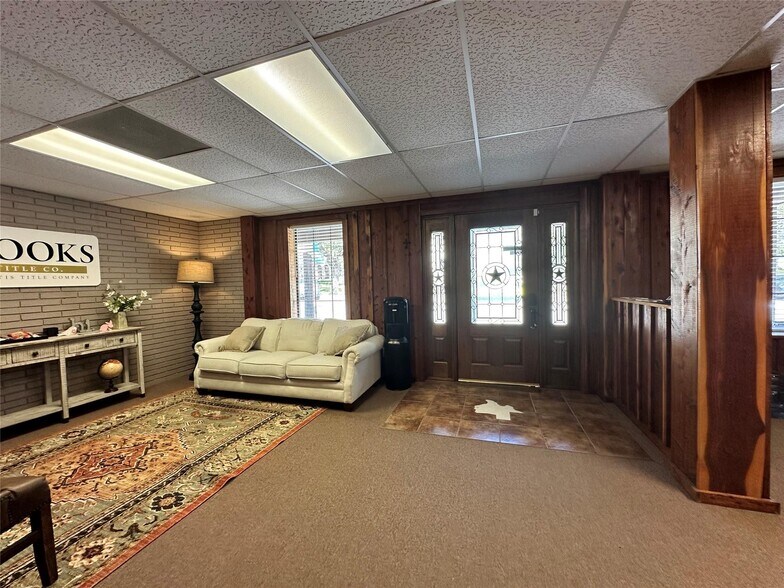 More Photos Of 120 S Charlton St, Woodville Office For Sale