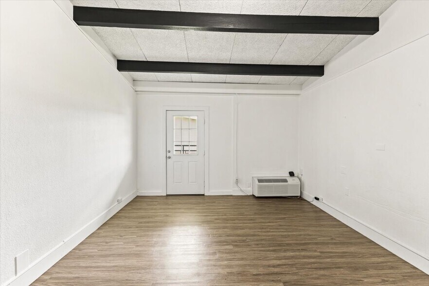 More Photos Of 15589 Lee Hwy, Bristol Apartments For Sale