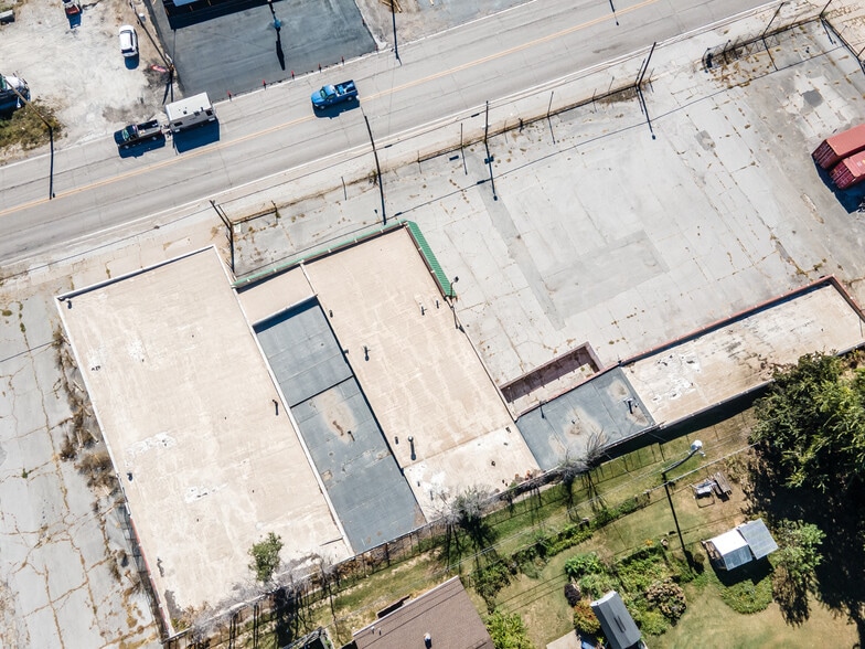 More Photos Of 2726 E Broadway, Alton Flex For Sale