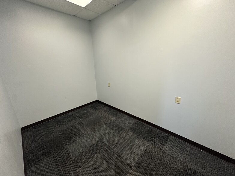 More Photos Of 7752-7756 Gateway Ln, Concord Medical For Lease