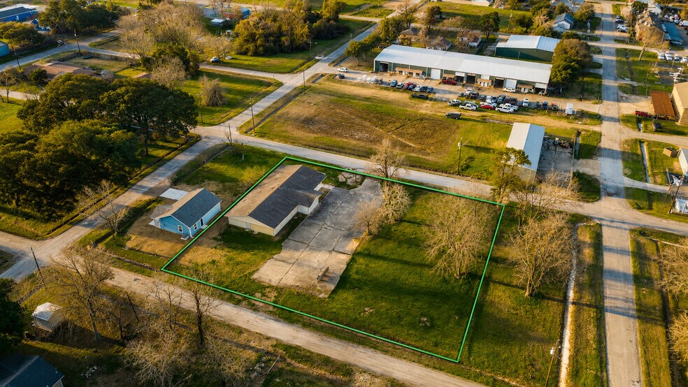 More Photos Of 4206 2nd 1/2 St, Brookshire Office For Sale
