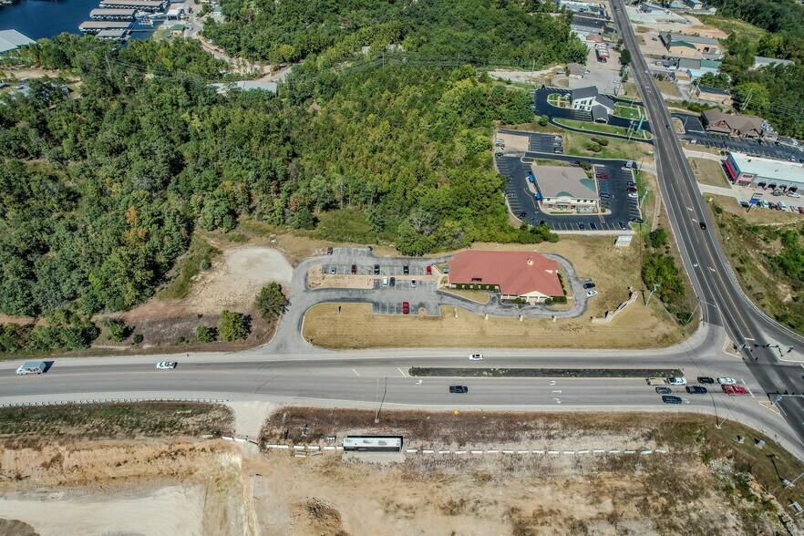 More Photos Of 109 Horseshoe Bend Pky, Lake Ozark Office For Sale