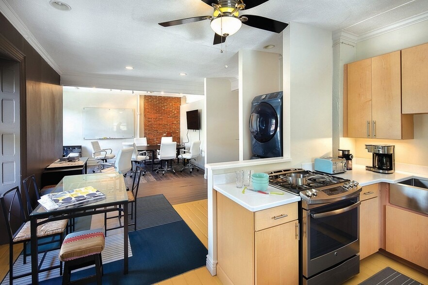 More Photos Of 1940 5th Ave, Pittsburgh Office For Sale