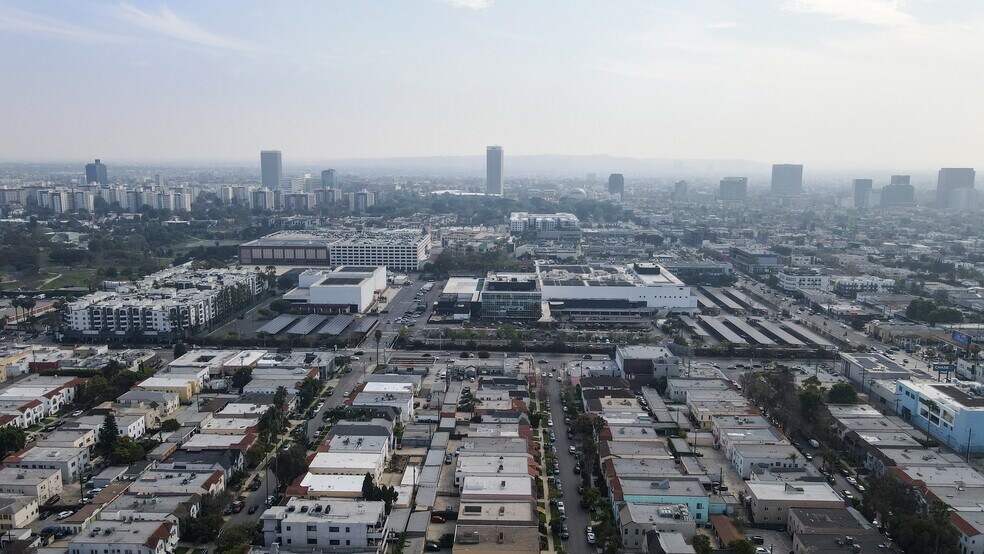 More Photos Of 327 N Ogden Dr, Los Angeles Apartments For Sale