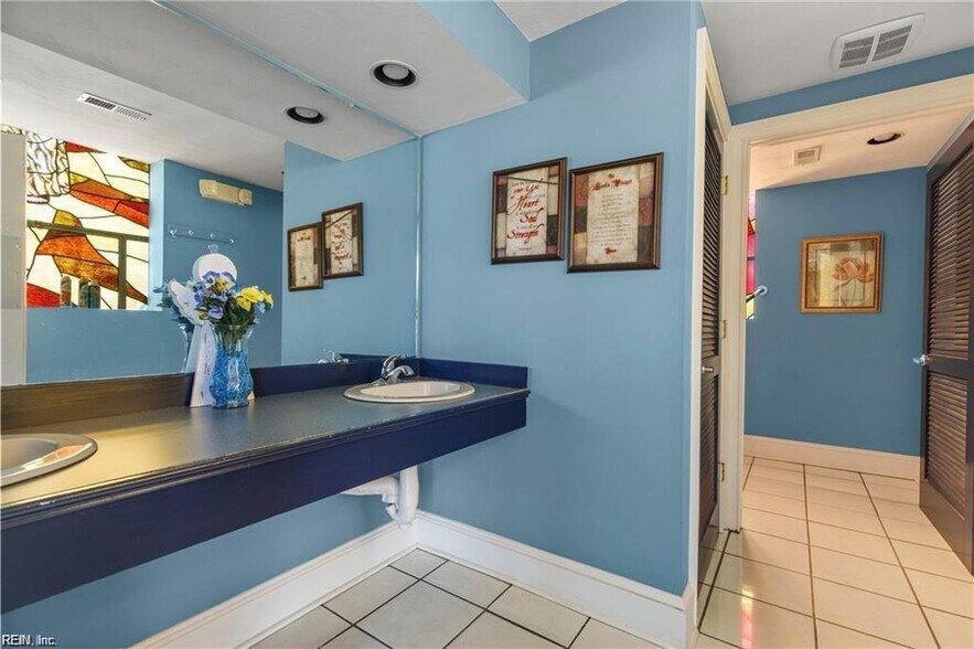 More Photos Of 1613 E Washington St, Suffolk Religious Facility For Sale