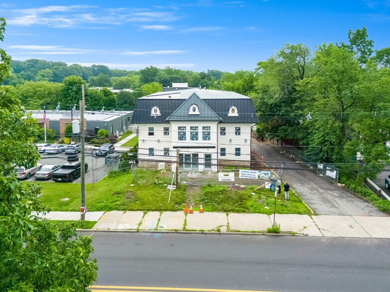More Photos Of 639 Teaneck Rd, Teaneck Office For Lease