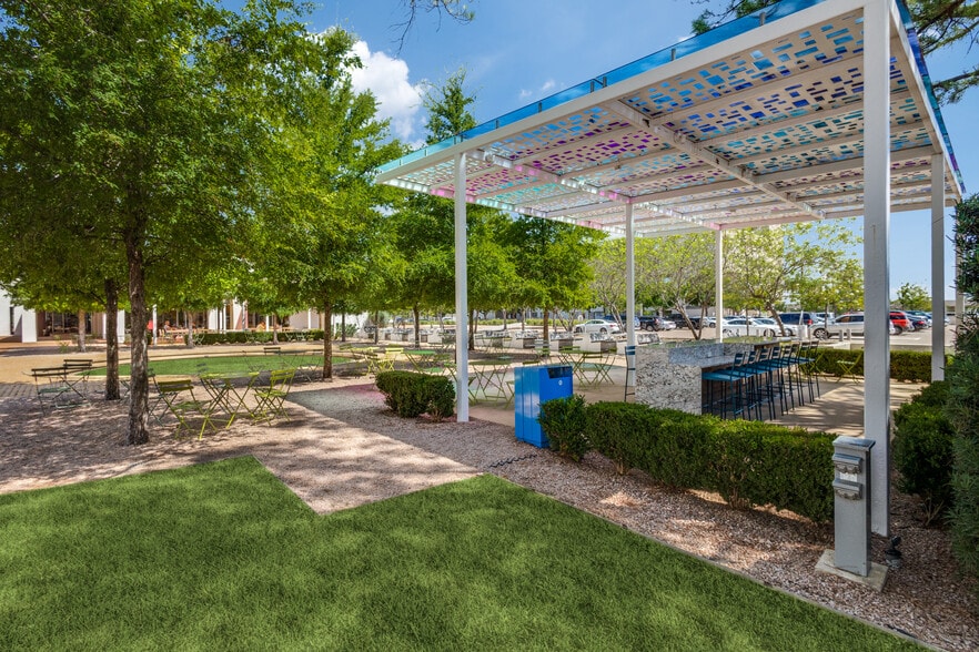 More Photos Of 1301 Solana Blvd, Westlake Unknown For Lease