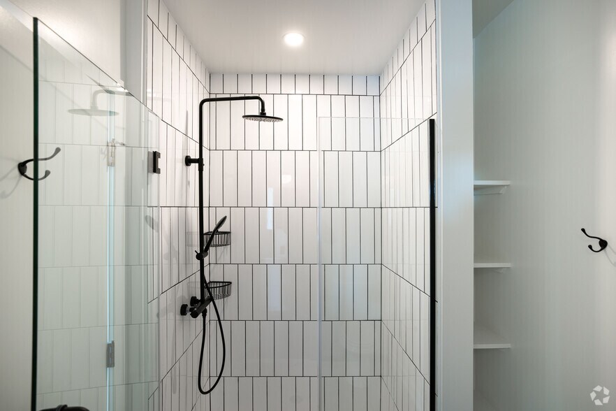 More Photos Of 1135 W Winona St, Chicago Apartments For Lease