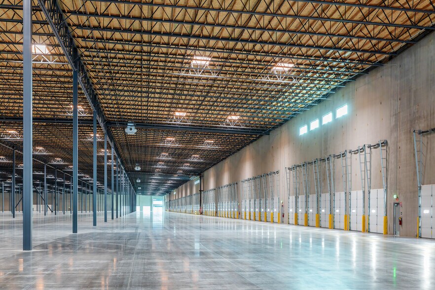 More Photos Of 2700 Talley Way, Kelso Warehouse For Lease