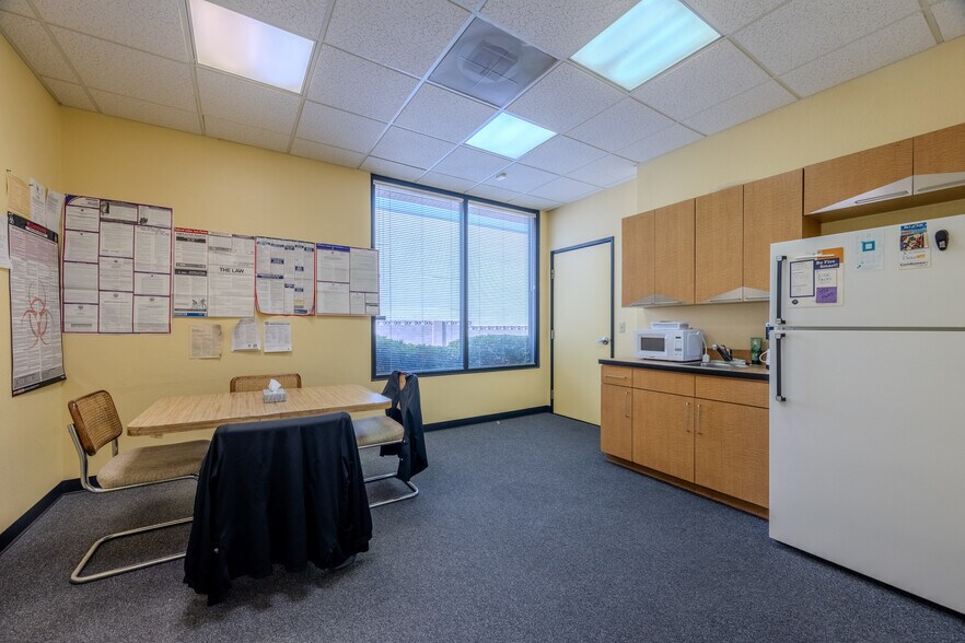 More Photos Of 1570 S Rainbow Blvd, Las Vegas Office For Lease