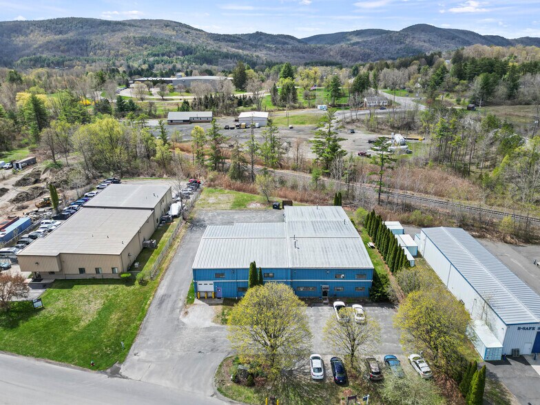 More Photos Of 8 Run Way, Lee Flex For Sale