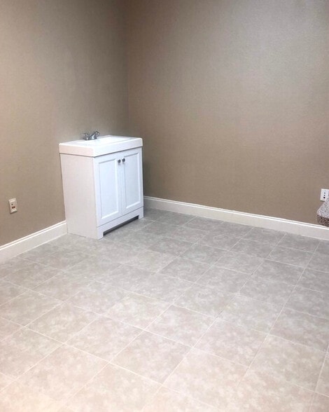 More Photos Of 15437 S US Highway 441, Summerfield Medical For Sale