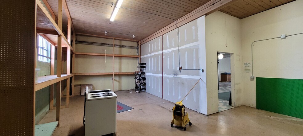 More Photos Of 2515 6th Ave N, Great Falls General Retail For Sale
