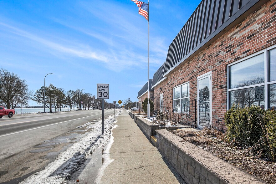 More Photos Of 201 N Riverside Ave, Saint Clair General Retail For Sale