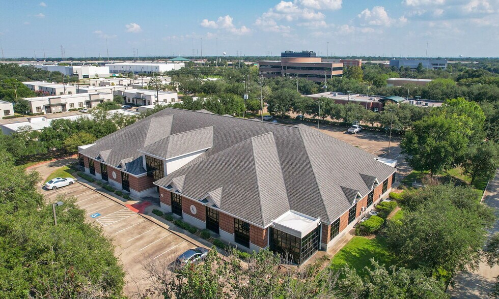 More Photos Of 12511 Emily Ct, Sugar Land Office For Sale