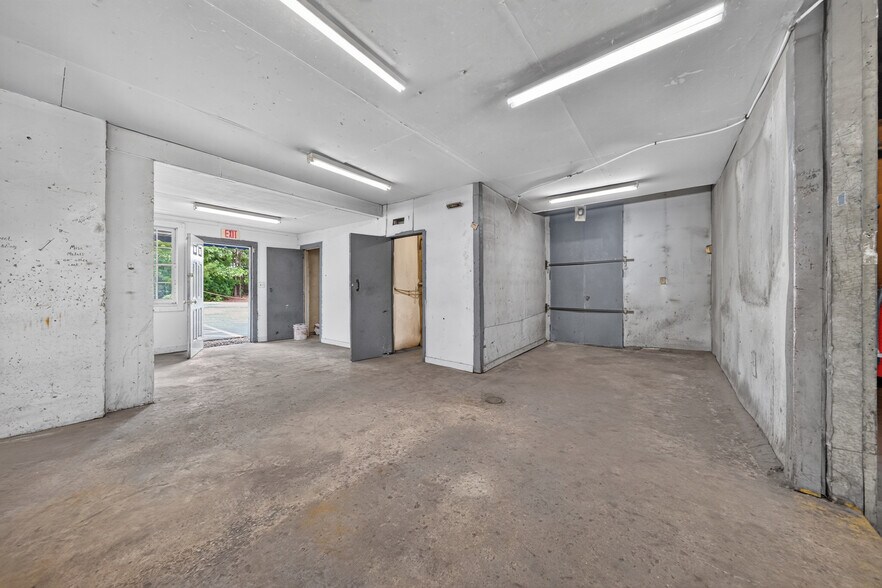 More Photos Of 409 Wagstaff Rd, Fuquay-Varina Manufacturing For Sale