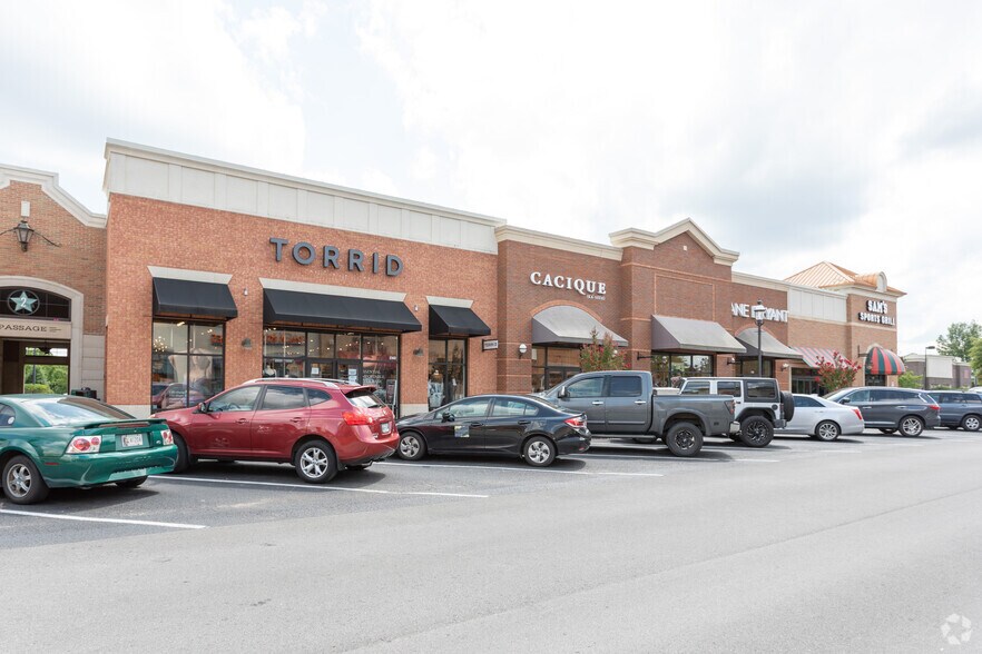 More Photos Of 300 Indian Lake Blvd, Hendersonville Unknown For Lease