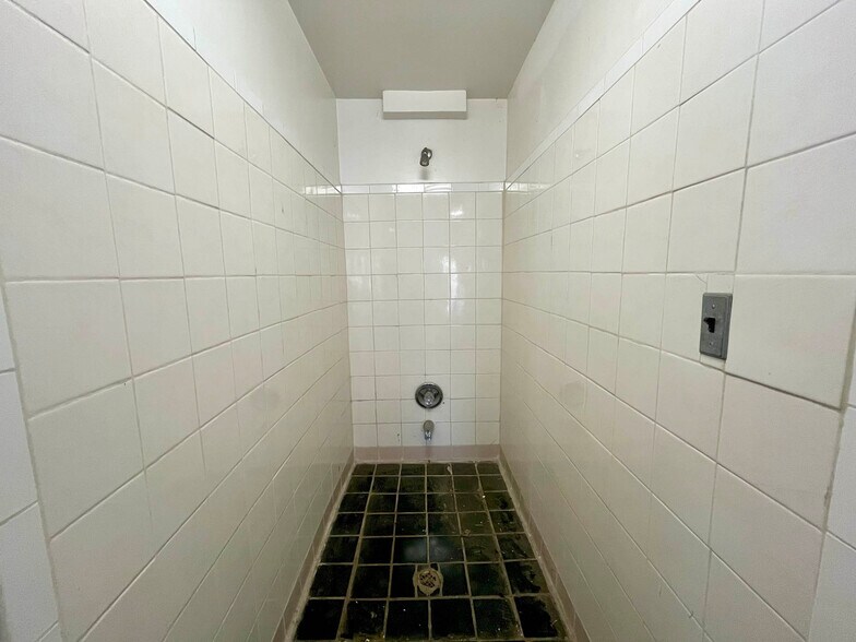 More Photos Of 344 E 25th St, Baltimore Industrial For Sale