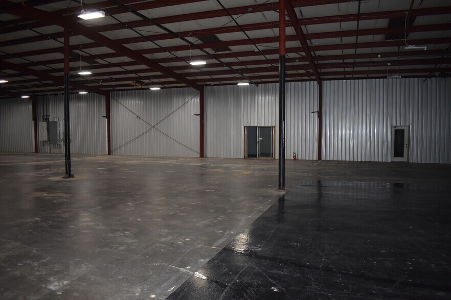 More Photos Of 216 Industrial Dr, Ridgeland Warehouse For Lease