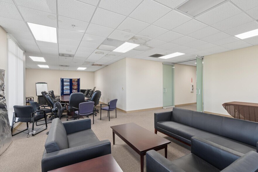 More Photos Of 7577 Airway Rd, San Diego Warehouse For Sale