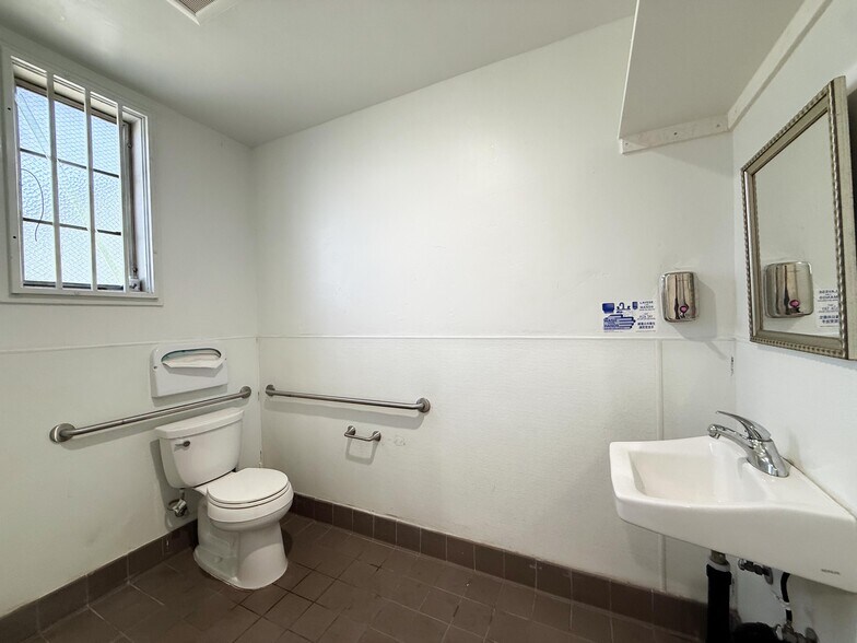 More Photos Of 217-223 E Maude Ave, Sunnyvale Storefront For Lease
