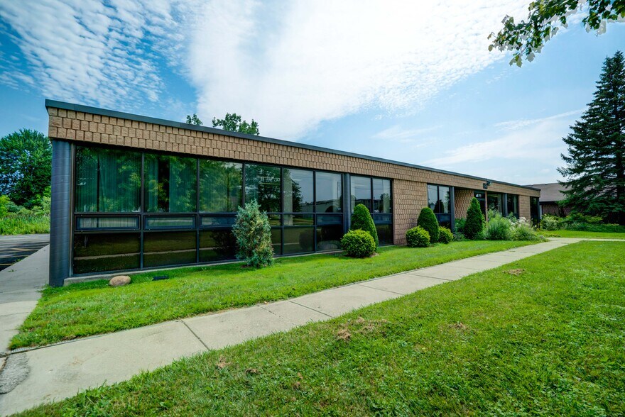 More Photos Of 1540 N Routledge Park, London Office For Lease
