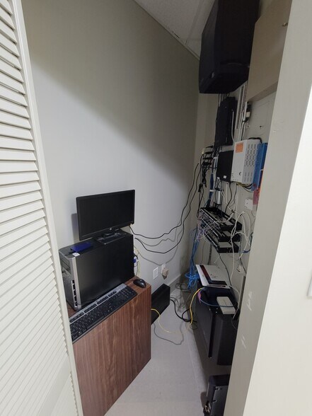 More Photos Of 5599 S University Dr, Davie Loft Creative Space For Sale