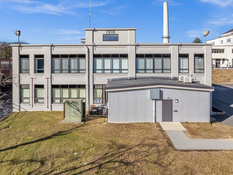 More Photos Of 80 Optical Dr, Southbridge Flex For Lease