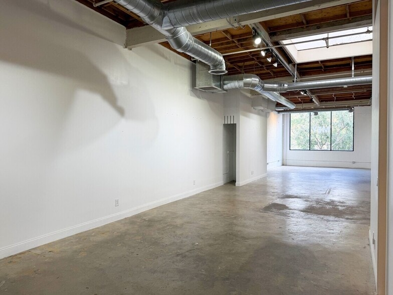 More Photos Of 8714 Santa Monica Blvd, West Hollywood Storefront Retail Office For Lease