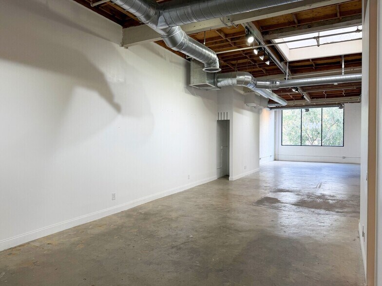 More Photos Of 8714 Santa Monica Blvd, West Hollywood Storefront Retail Office For Lease