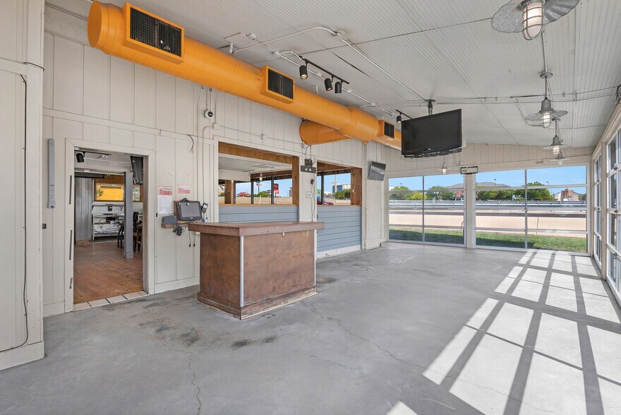 More Photos Of 8101 W I-40, Amarillo Restaurant For Lease