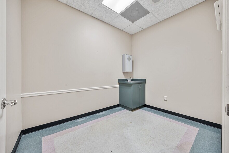 More Photos Of 14522 University Point Pl, Tampa Medical For Sale