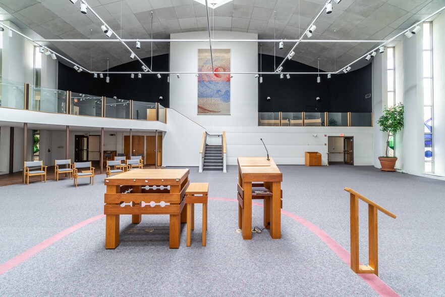 More Photos Of 25 Victory Noll Dr, Huntington Healthcare For Sale