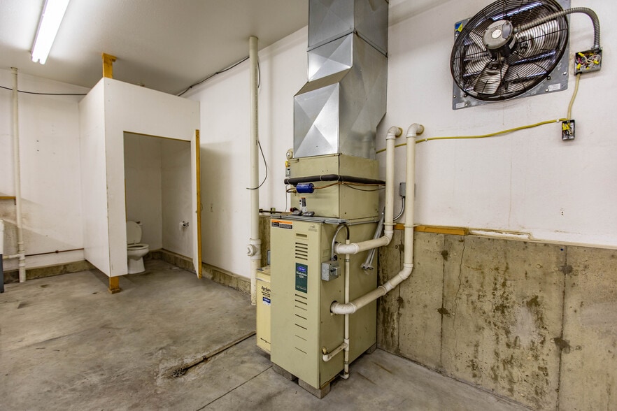 More Photos Of 308 S Montgomery St, Dodgeville Warehouse For Sale