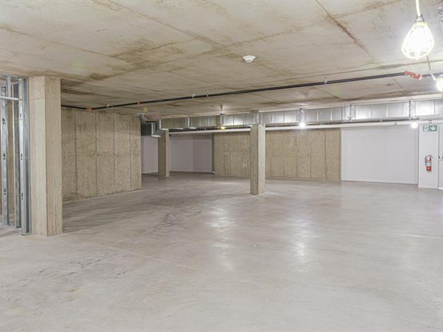 More Photos Of 520 St Saint-Charles O, Longueuil General Retail For Lease