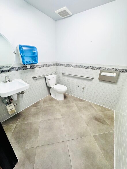 More Photos Of 588-590 Washington Blvd, Marina Del Rey Freestanding For Lease