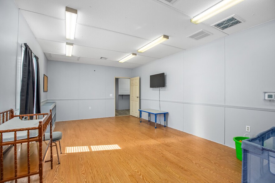 More Photos Of 1255 Mountainview Rd, King Religious Facility For Sale