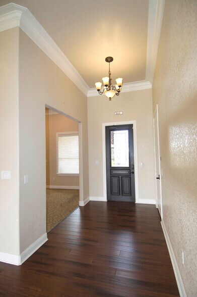 More Photos Of 1150 Bromberg St, Mineola Office For Lease