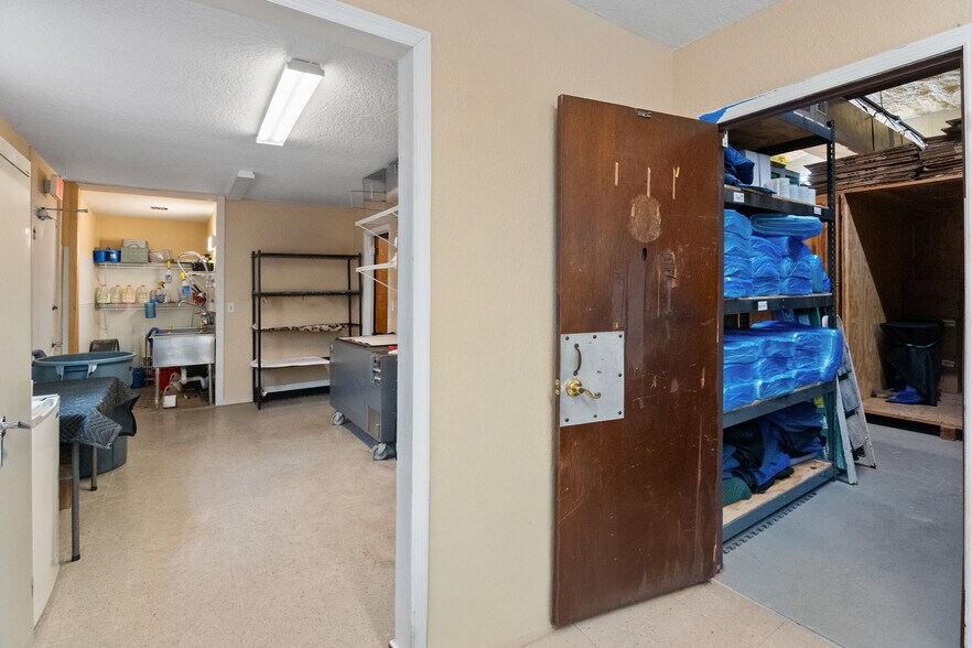 More Photos Of 15601 Old US Highway 441, Tavares Warehouse For Sale