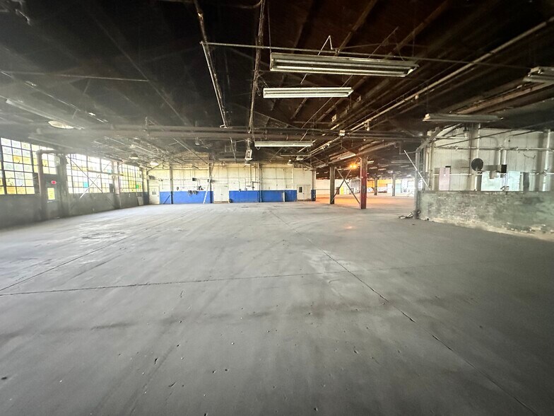 More Photos Of 300 N West St, Marengo Manufacturing For Lease