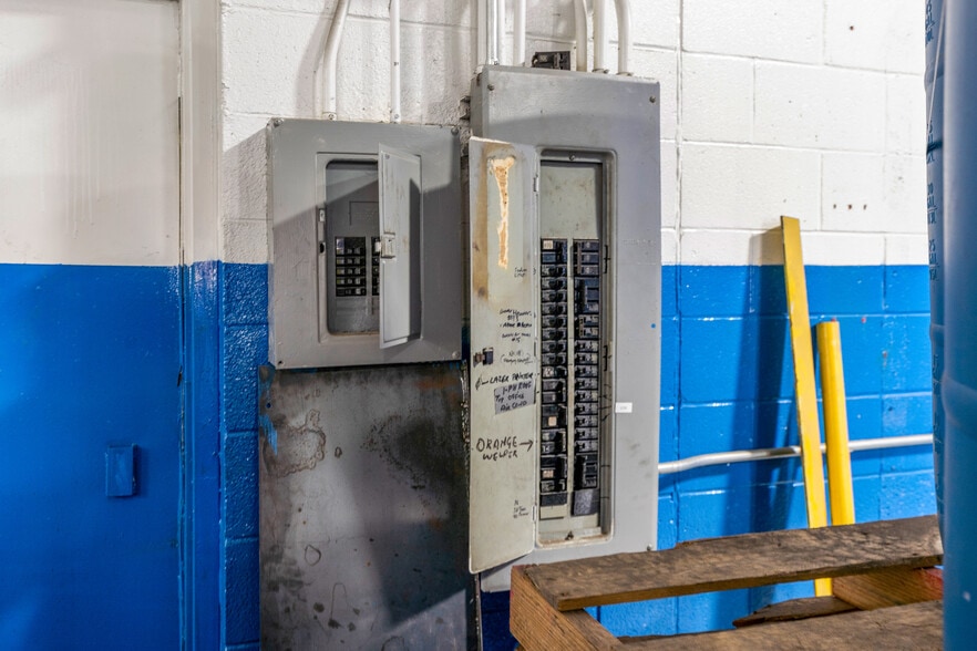 More Photos Of 34 Patria Rd, South Windsor Flex For Lease