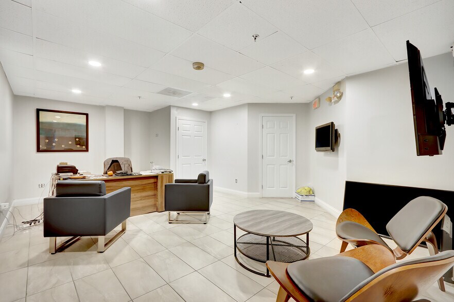 More Photos Of 12900 NW 38th Ave, Opa Locka Warehouse For Lease