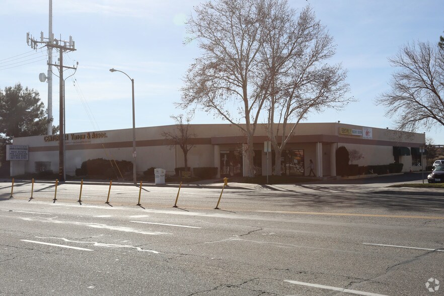 More Photos Of 44143-44147 20th St W, Lancaster Medical For Sale