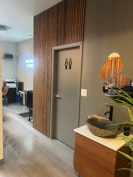 More Photos Of 207 12th Ave SW, Calgary Storefront For Lease
