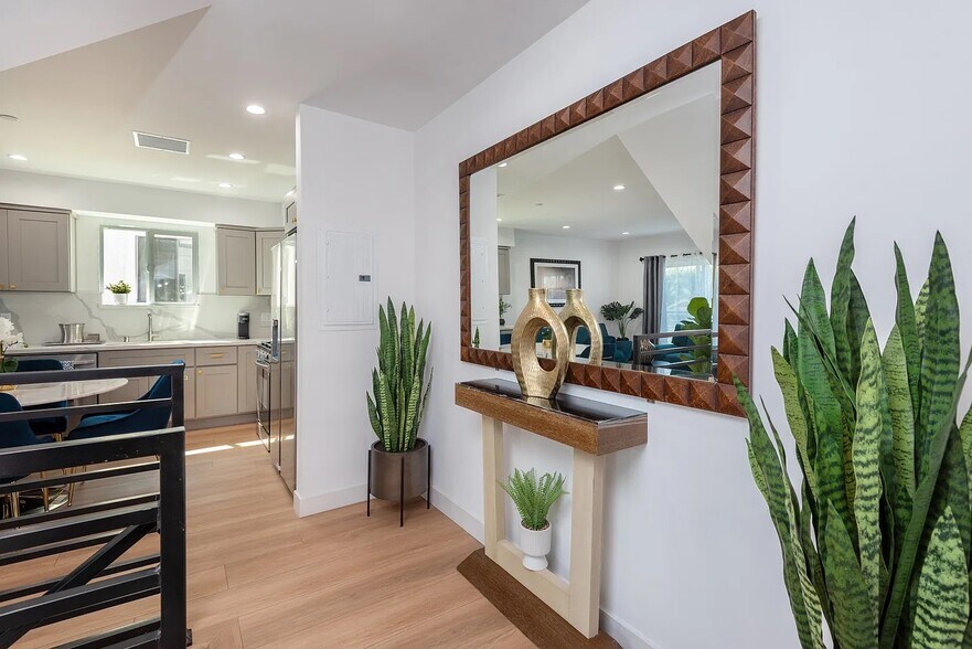 More Photos Of 1151 S Ardmore Ave, Los Angeles Apartments For Sale