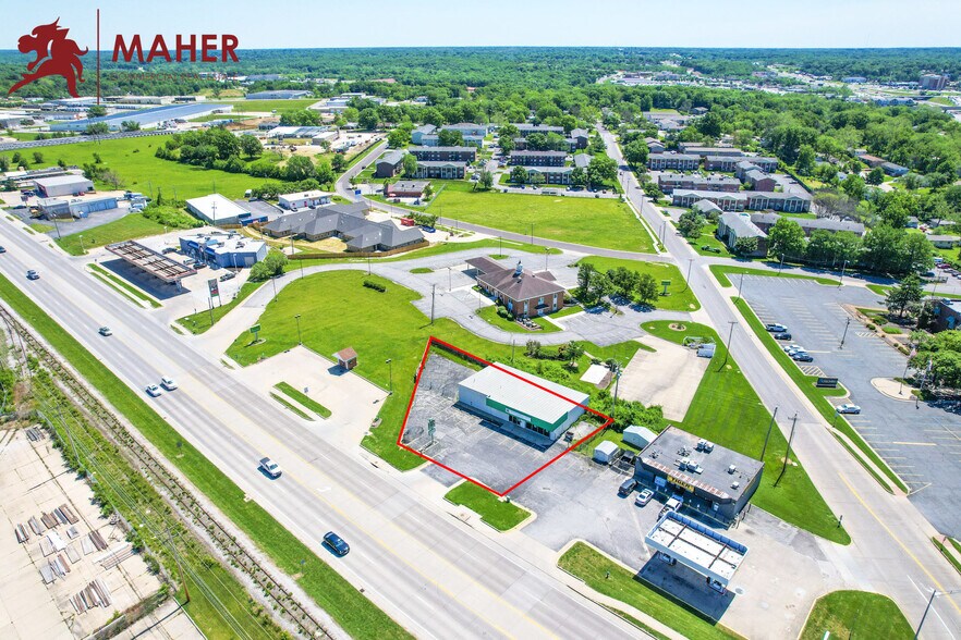 More Photos Of 2108 Paris Rd, Columbia General Retail For Lease